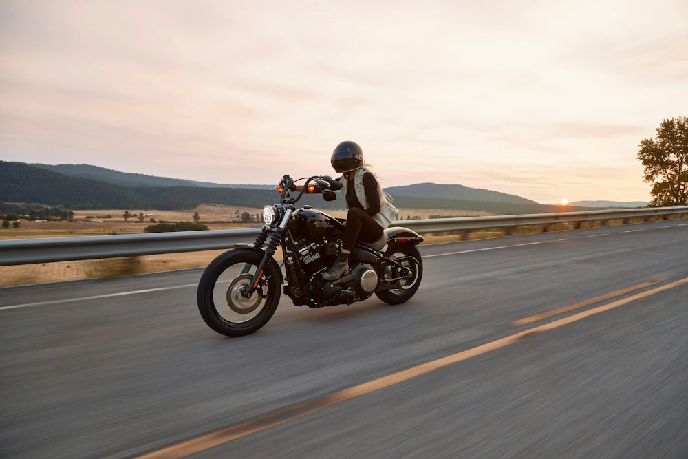 Ilustrasi helm sepeda motor dengan visor